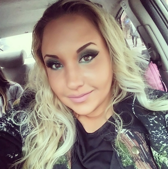 Meet your Posher, Ally - Picture 4 of 8